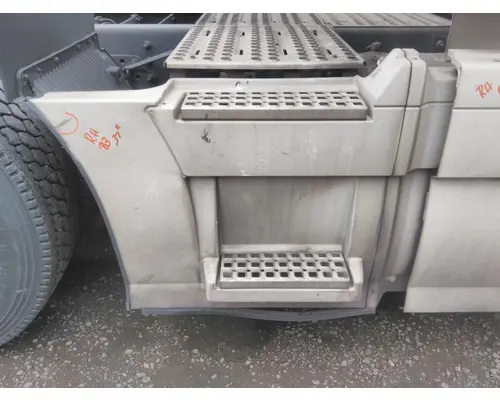 VOLVO VNL CAB SKIRTSIDE FAIRING