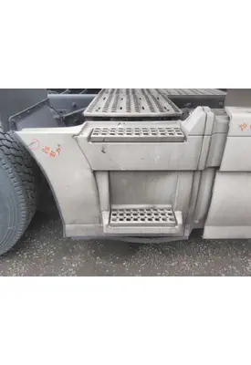 VOLVO VNL CAB SKIRT/SIDE FAIRING