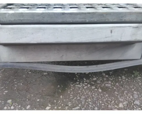 VOLVO VNL CAB SKIRTSIDE FAIRING