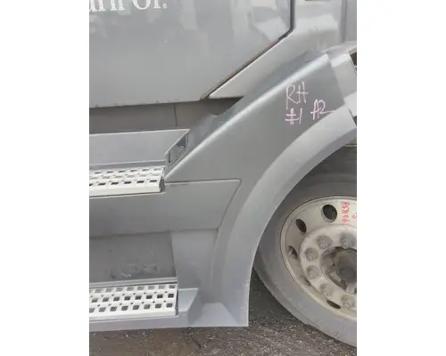 VOLVO VNL CAB SKIRTSIDE FAIRING