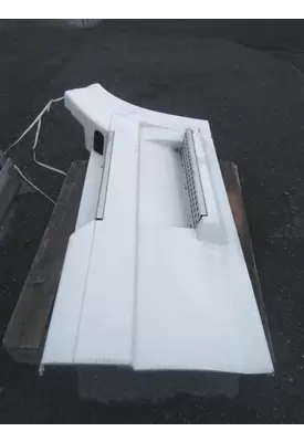 VOLVO VNL CAB SKIRT/SIDE FAIRING