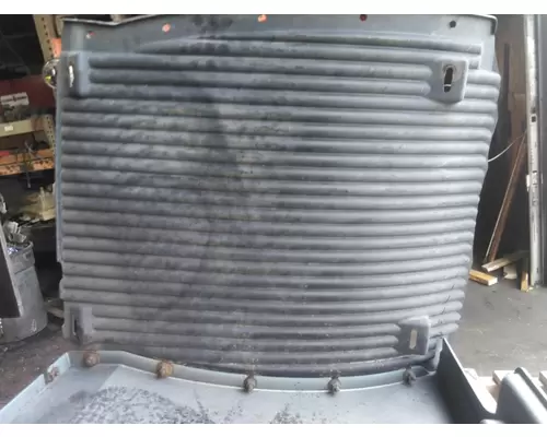 VOLVO VNL CAB SKIRTSIDE FAIRING