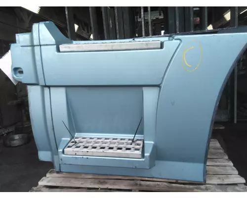 VOLVO VNL CAB SKIRTSIDE FAIRING