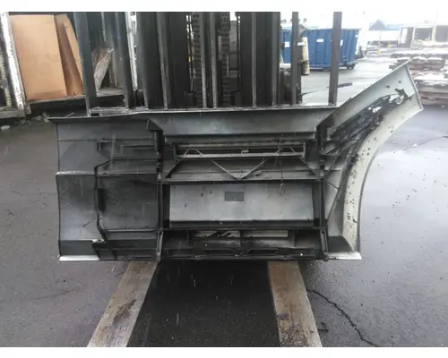 VOLVO VNL CAB SKIRTSIDE FAIRING