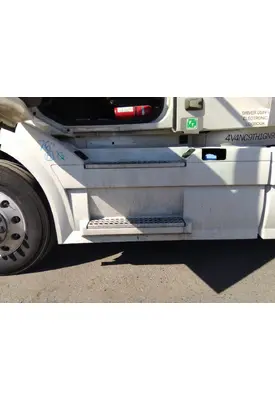 VOLVO VNL CAB SKIRT/SIDE FAIRING