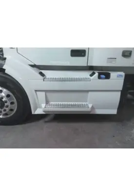VOLVO VNL CAB SKIRT/SIDE FAIRING