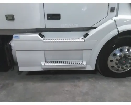 VOLVO VNL CAB SKIRTSIDE FAIRING