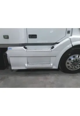 VOLVO VNL CAB SKIRT/SIDE FAIRING