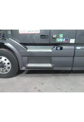 VOLVO VNL CAB SKIRT/SIDE FAIRING