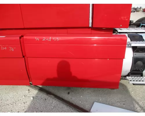 VOLVO VNL CAB SKIRTSIDE FAIRING