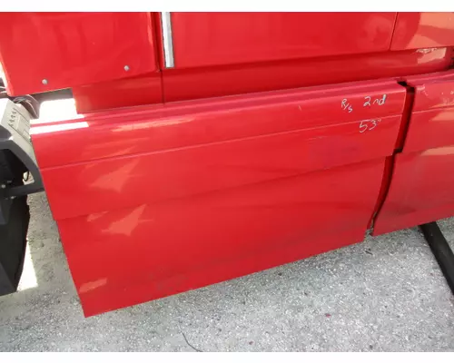 VOLVO VNL CAB SKIRTSIDE FAIRING