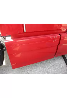 VOLVO VNL CAB SKIRT/SIDE FAIRING