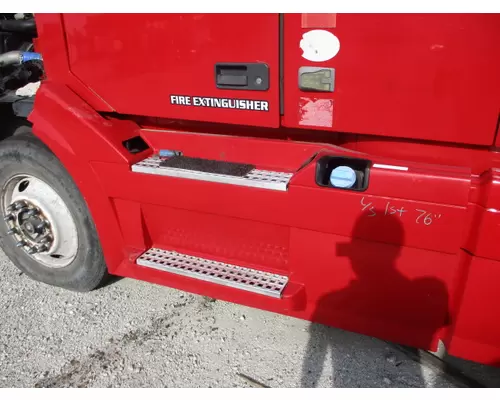 VOLVO VNL CAB SKIRTSIDE FAIRING