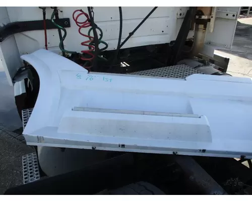 VOLVO VNL CAB SKIRTSIDE FAIRING