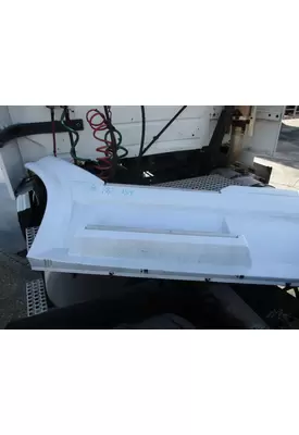 VOLVO VNL CAB SKIRT/SIDE FAIRING