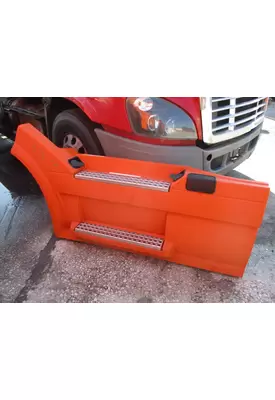 VOLVO VNL CAB SKIRT/SIDE FAIRING