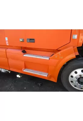 VOLVO VNL CAB SKIRT/SIDE FAIRING