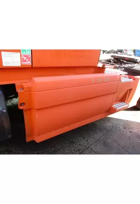 VOLVO VNL CAB SKIRT/SIDE FAIRING