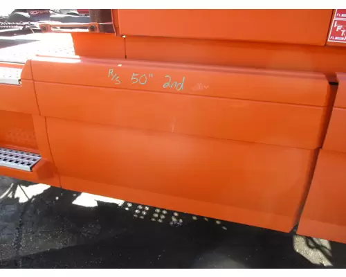 VOLVO VNL CAB SKIRTSIDE FAIRING