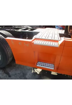 VOLVO VNL CAB SKIRT/SIDE FAIRING