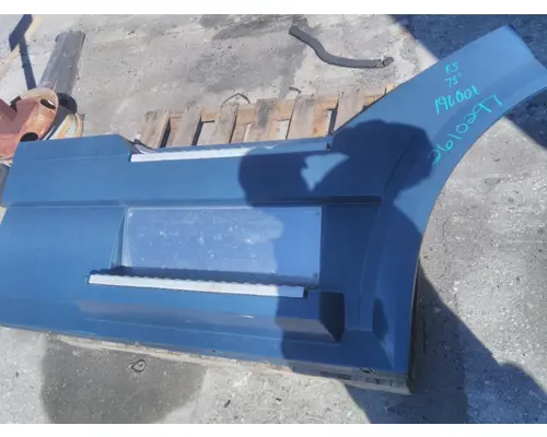 VOLVO VNL CAB SKIRTSIDE FAIRING