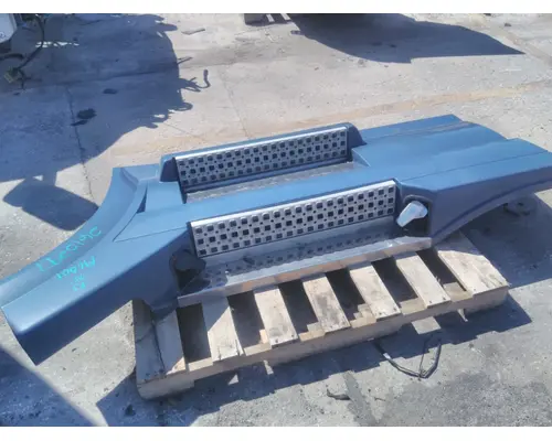 VOLVO VNL CAB SKIRTSIDE FAIRING