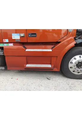 VOLVO VNL CAB SKIRT/SIDE FAIRING