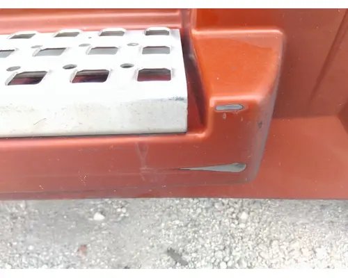 VOLVO VNL CAB SKIRTSIDE FAIRING