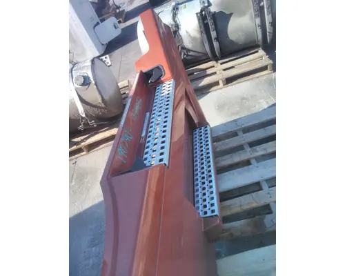 VOLVO VNL CAB SKIRTSIDE FAIRING