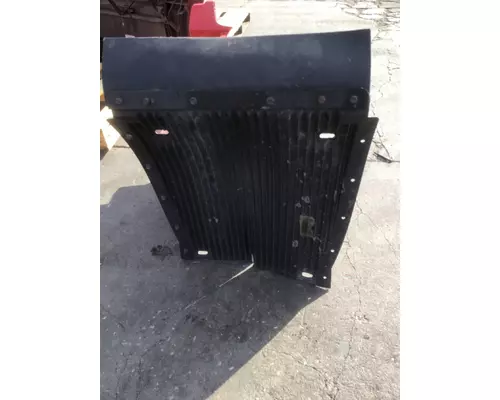 VOLVO VNL CAB SKIRTSIDE FAIRING