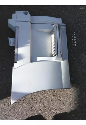 VOLVO VNL CAB SKIRT/SIDE FAIRING