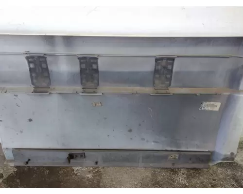 VOLVO VNL CAB SKIRTSIDE FAIRING