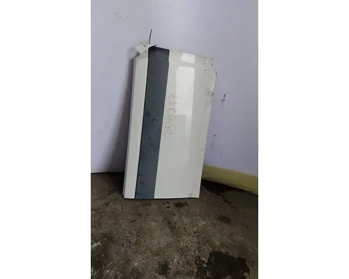 VOLVO VNL CAB SKIRTSIDE FAIRING
