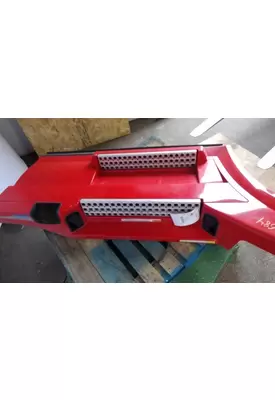 VOLVO VNL CAB SKIRT/SIDE FAIRING