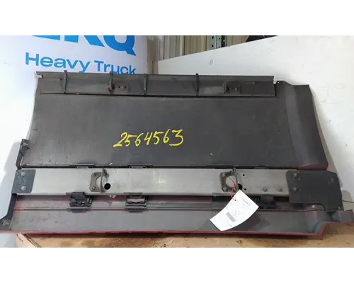 VOLVO VNL CAB SKIRTSIDE FAIRING