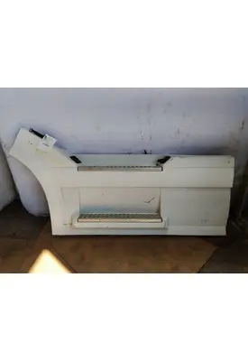 VOLVO VNL CAB SKIRT/SIDE FAIRING