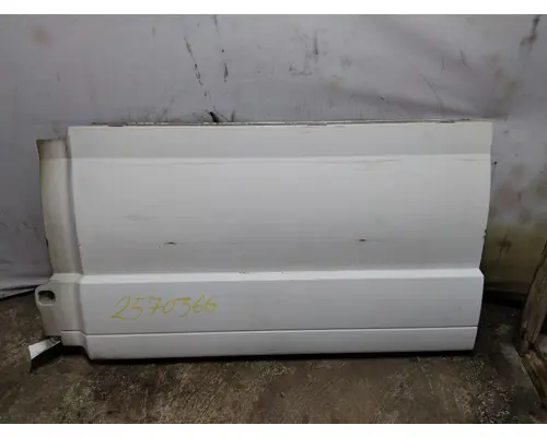 VOLVO VNL CAB SKIRTSIDE FAIRING