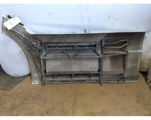 VOLVO VNL CAB SKIRTSIDE FAIRING