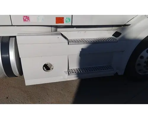 VOLVO VNL CAB SKIRTSIDE FAIRING