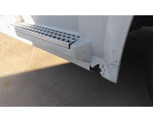 VOLVO VNL CAB SKIRTSIDE FAIRING