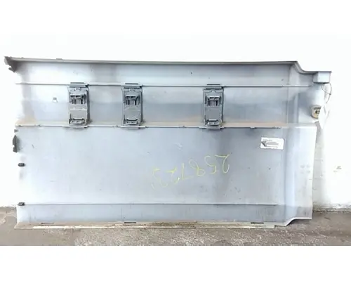 VOLVO VNL CAB SKIRTSIDE FAIRING