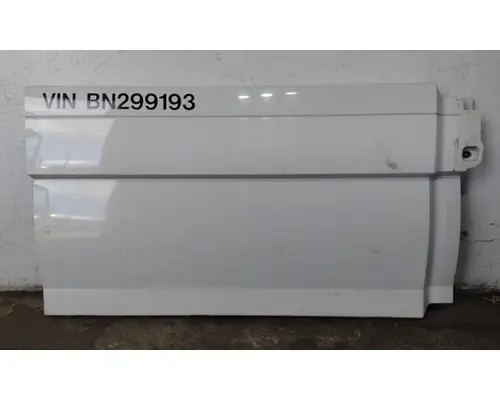 VOLVO VNL CAB SKIRTSIDE FAIRING