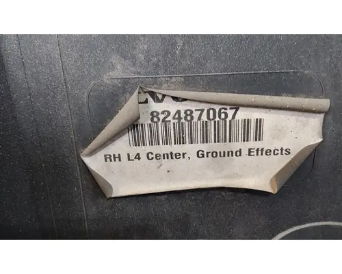 VOLVO VNL CAB SKIRTSIDE FAIRING