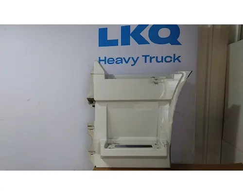 VOLVO VNL CAB SKIRTSIDE FAIRING