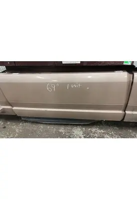 VOLVO VNL CAB SKIRT/SIDE FAIRING