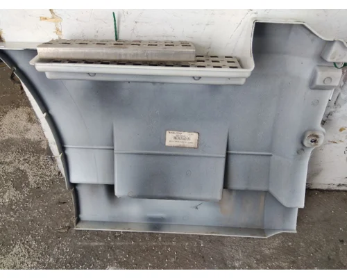 VOLVO VNL CAB SKIRTSIDE FAIRING