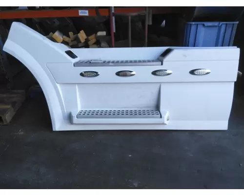 VOLVO VNL CAB SKIRTSIDE FAIRING