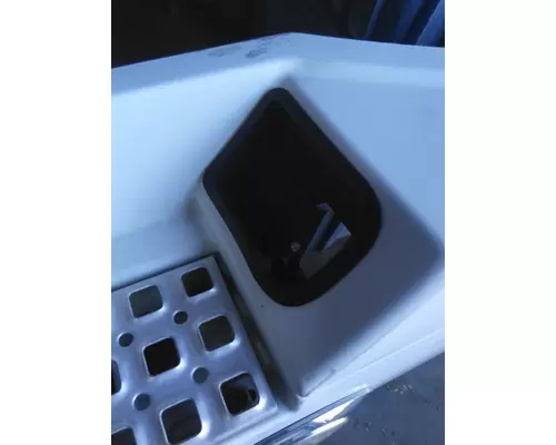 VOLVO VNL CAB SKIRTSIDE FAIRING