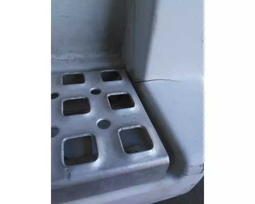 VOLVO VNL CAB SKIRTSIDE FAIRING