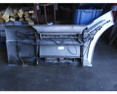 VOLVO VNL CAB SKIRTSIDE FAIRING